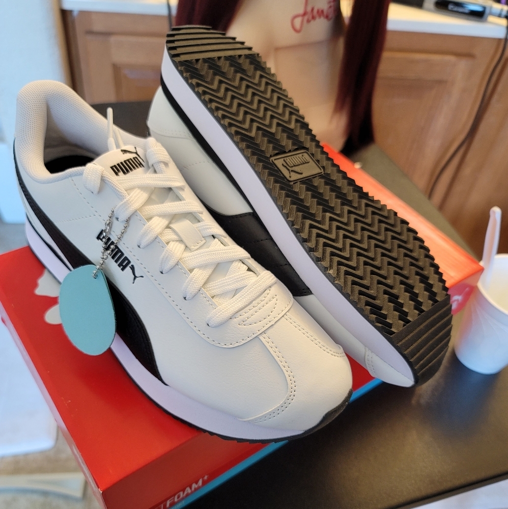 Puma shoe white w/black